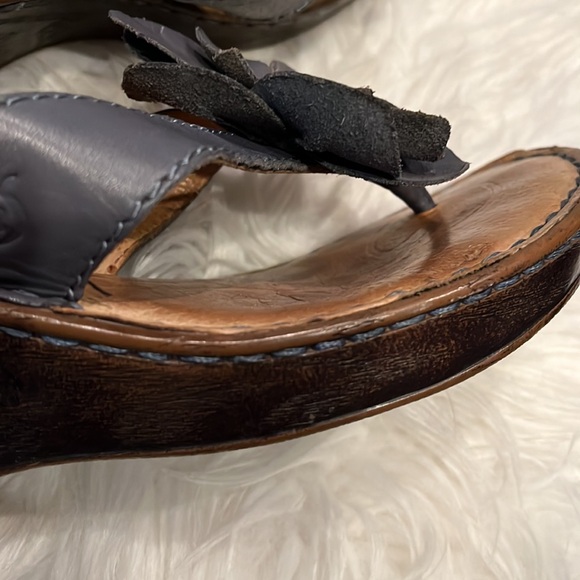 Born Charcoal Gray Flower Wedge size 9 - Picture 10 of 11